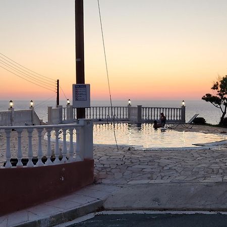 Serena Vacation Home ポモス エクステリア 写真